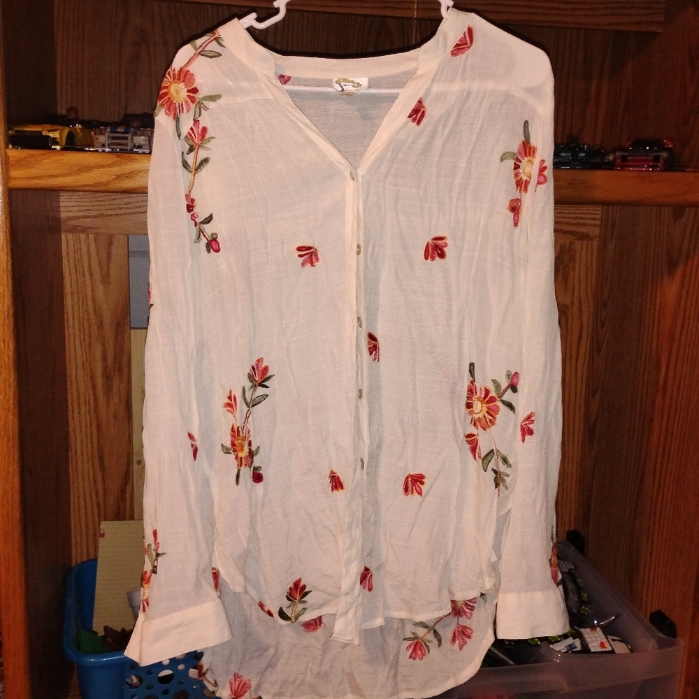 Fig And Flower White Relaxed Blouse with Red Floral Embroidery